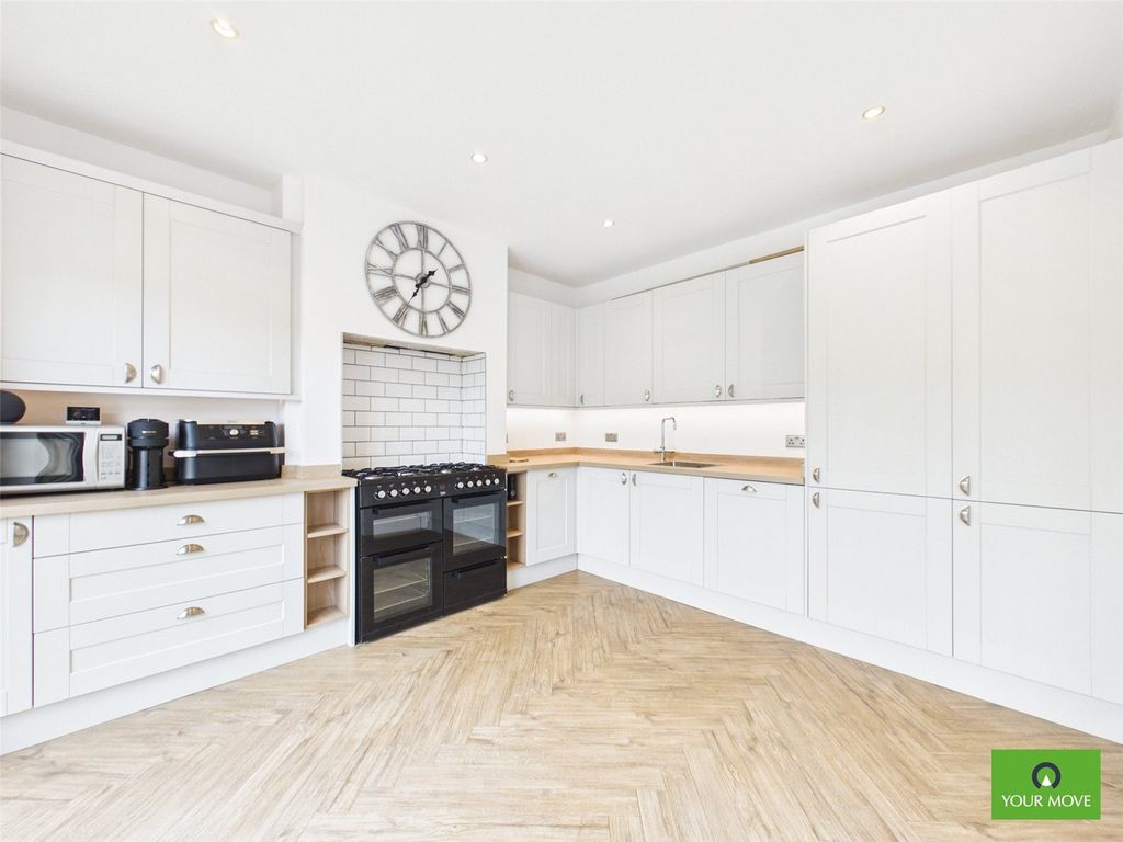 Property photo 3 of 14 Kitchen