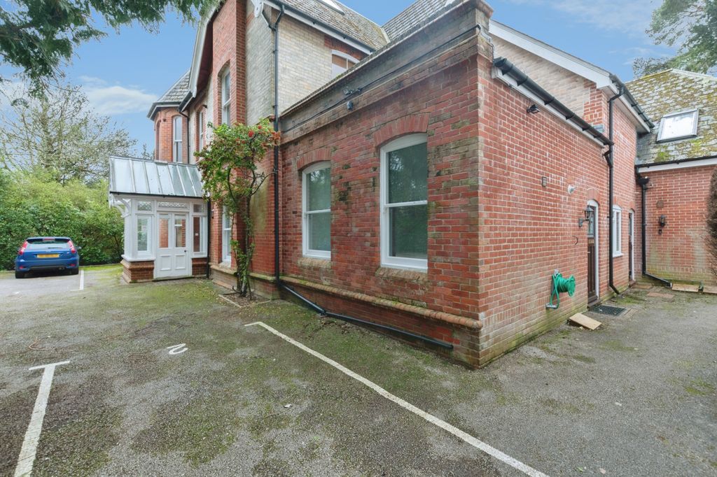 Property photo 1 of 20