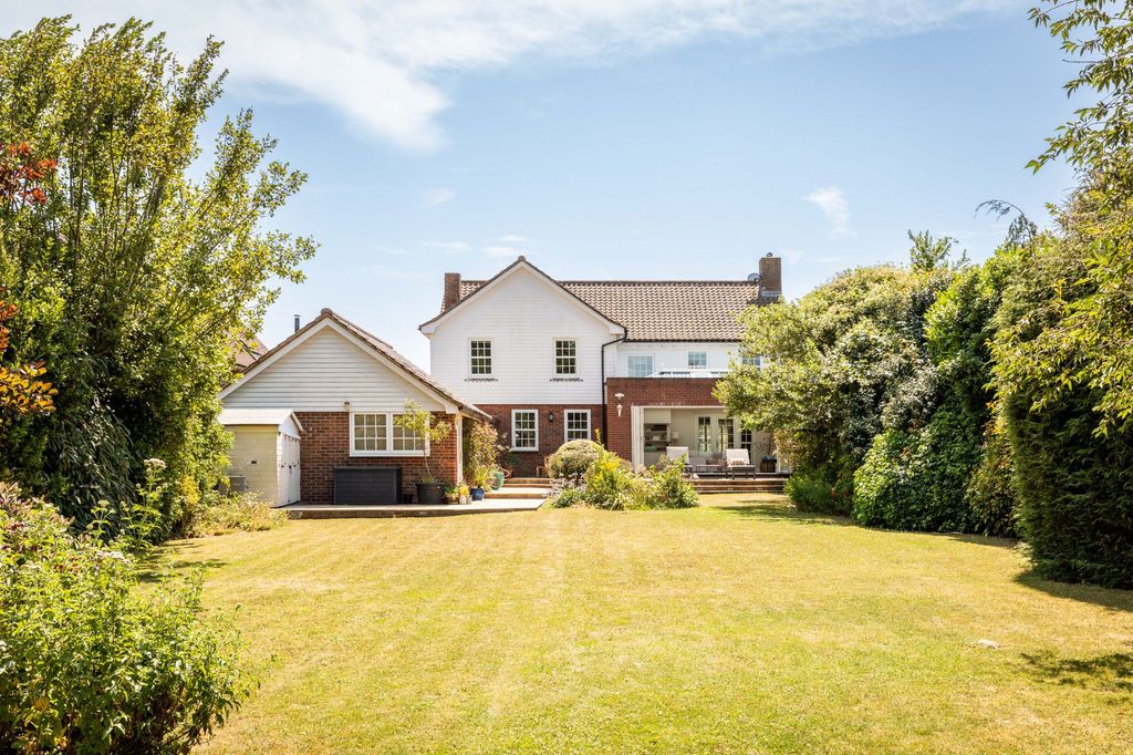 Property photo 2 of 31