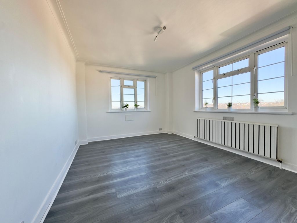 Property photo 1 of 9 Photo 8