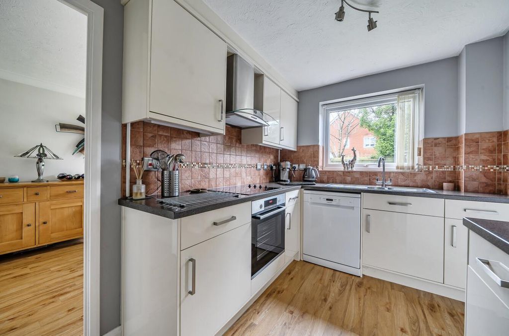 Property photo 3 of 22 1418216-14-6995d05d4d450.Jpg