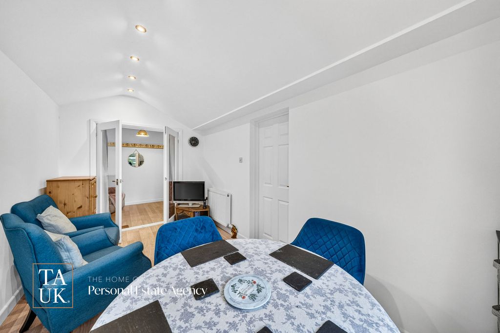 Property photo 2 of 24