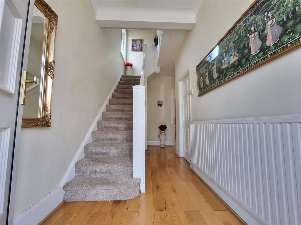 Property photo 2 of 33
