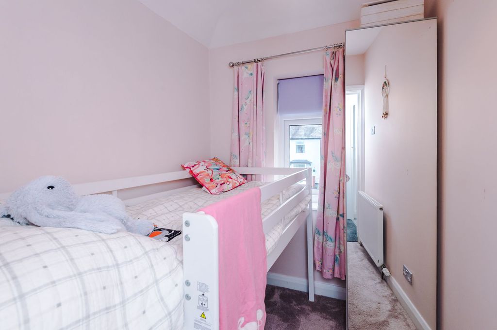 Property photo 3 of 33