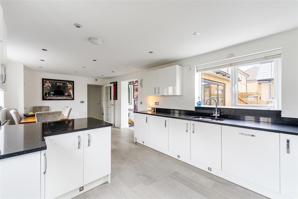 Property photo 3 of 19 Kitchen/Diner