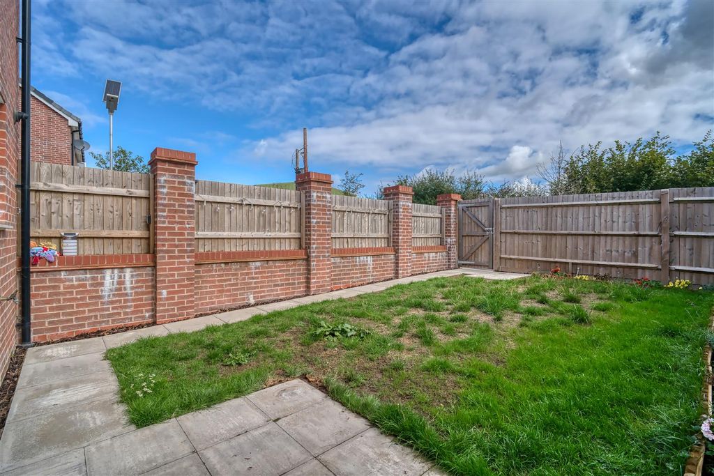Property photo 2 of 10