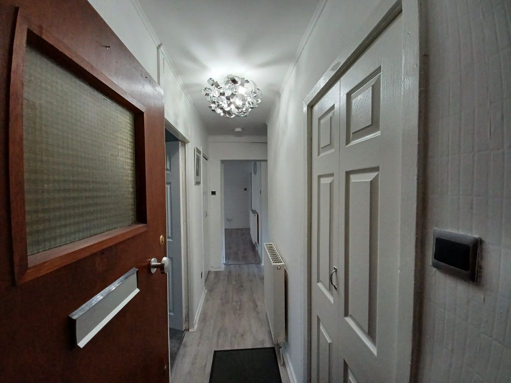 Property photo 2 of 12 Hallway