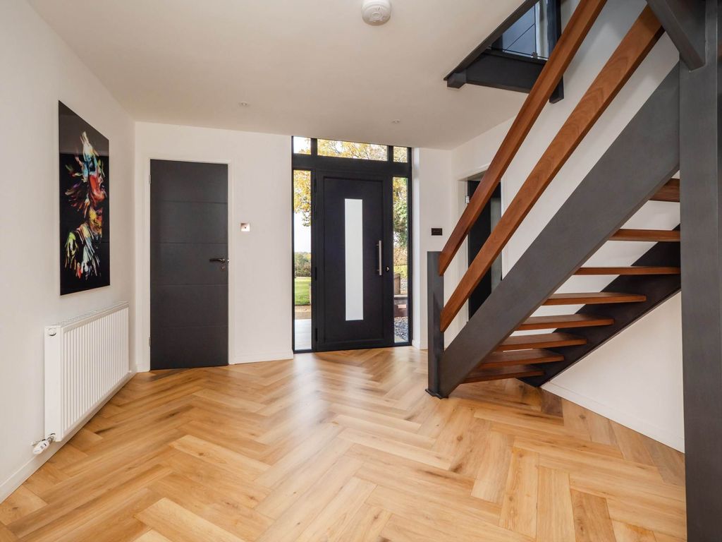 Property photo 3 of 39