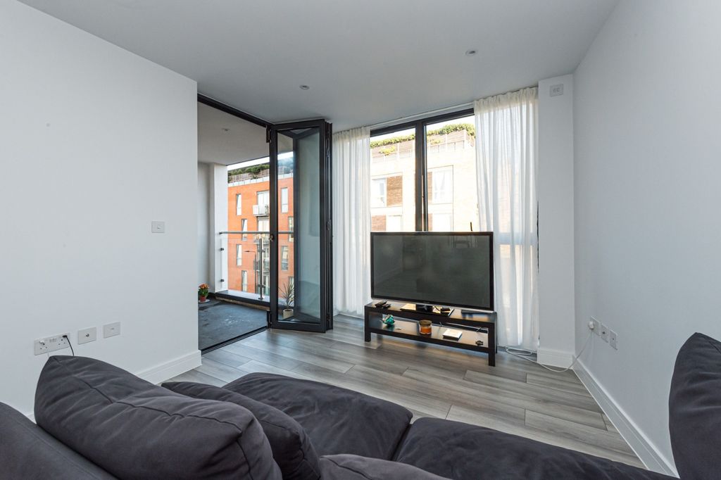 Property photo 2 of 22 5170372