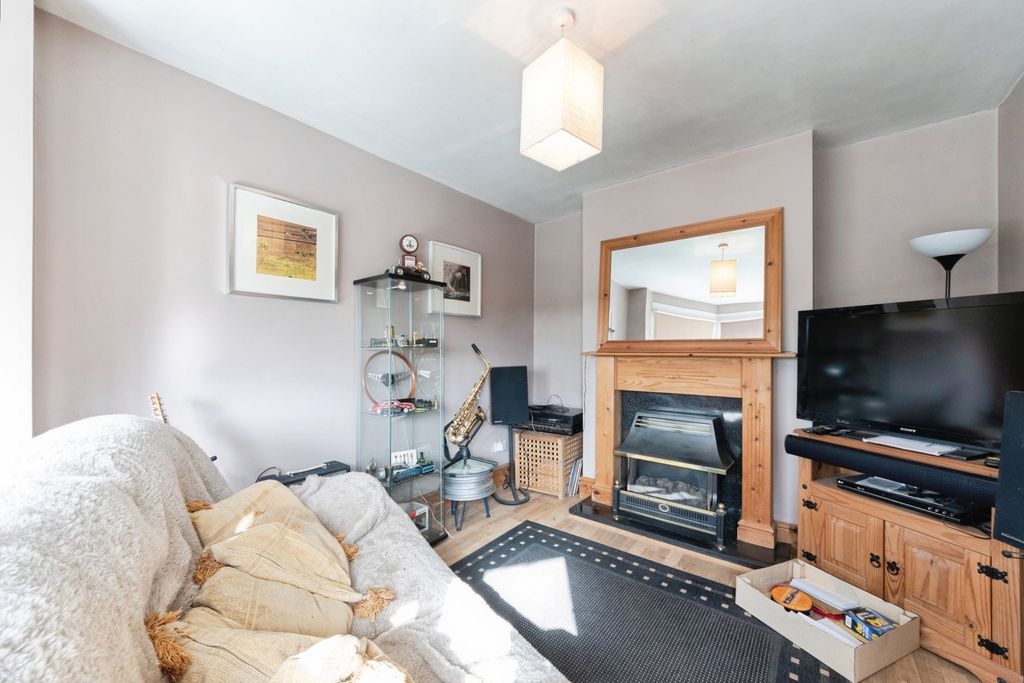 Property photo 2 of 11 Living Room