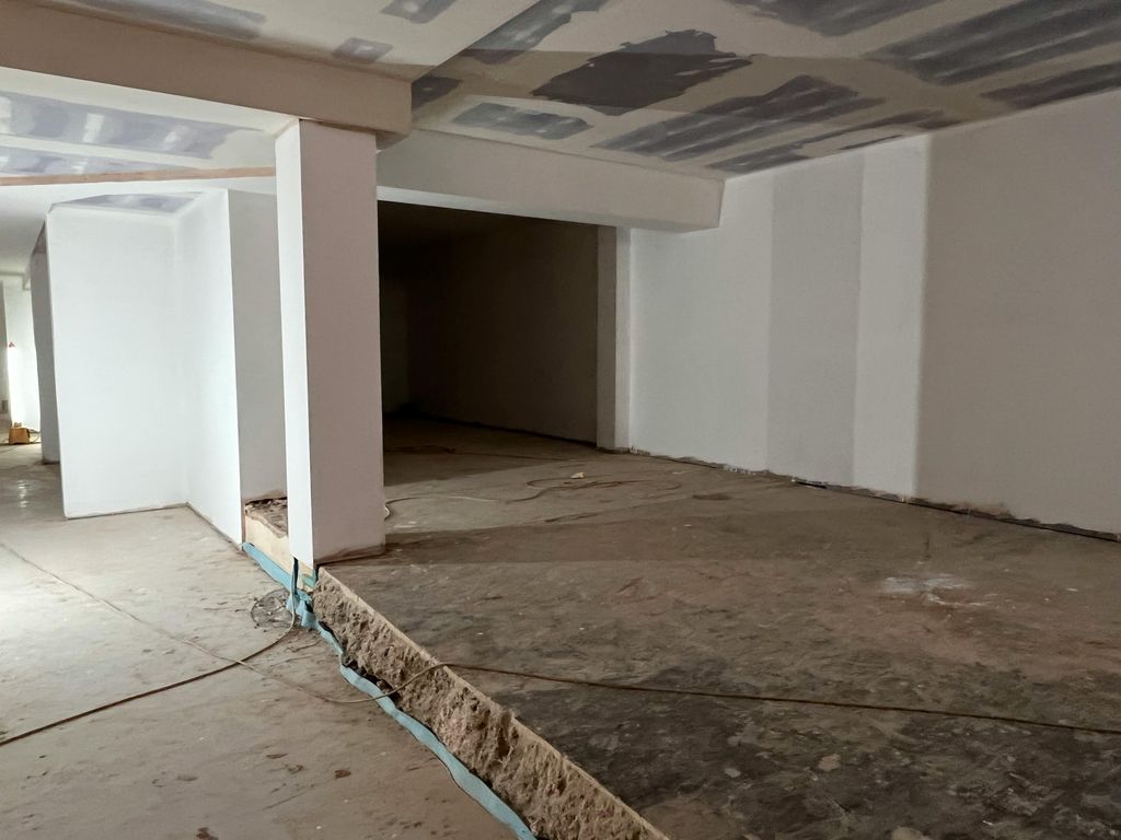 Property photo 3 of 6 Unit 5 Raised Area.Jpg