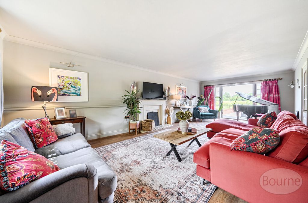 Property photo 2 of 19 A41A065A-Cb02-40A...