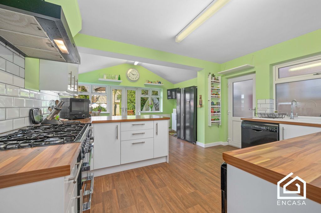 Property photo 2 of 22