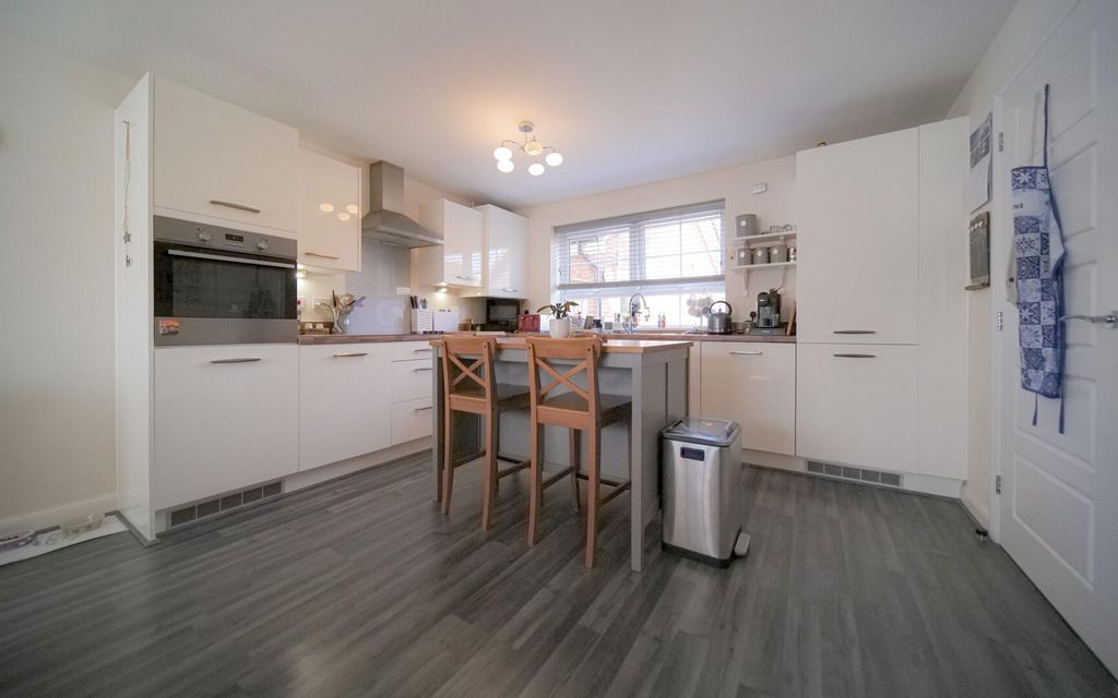 Property photo 2 of 20 Kitchen