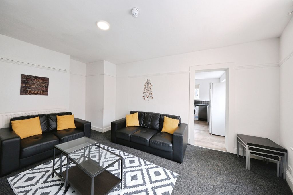 Property photo 3 of 20 Pbox-Img.Jpg