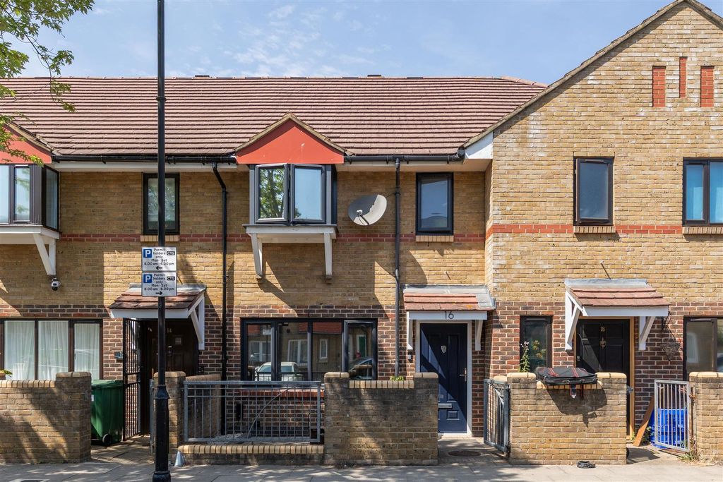 Property photo 1 of 23 Apple Road, E11
