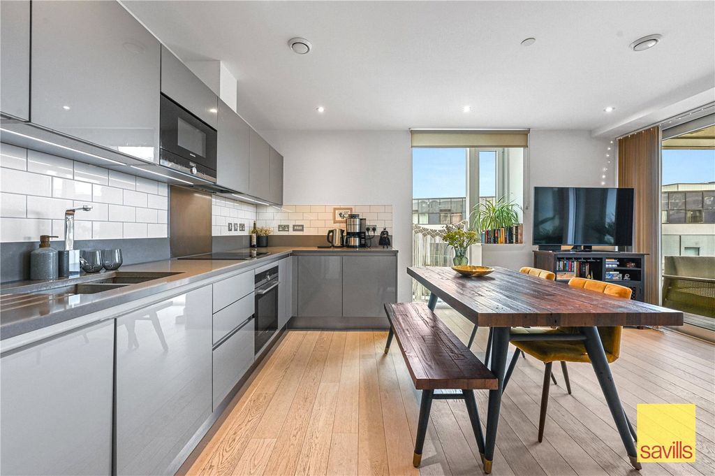 Property photo 3 of 17 Kitchen