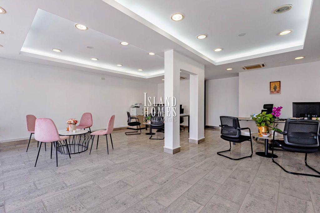 Property photo 2 of 37