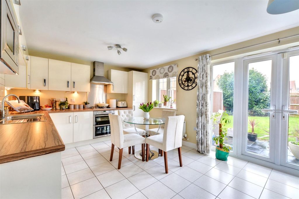 Property photo 3 of 23 Living/ Kitchen Diner