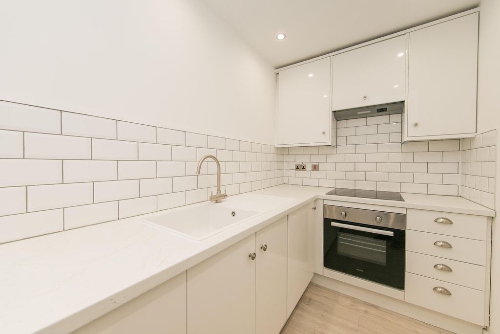 Property photo 3 of 5 Kitchen