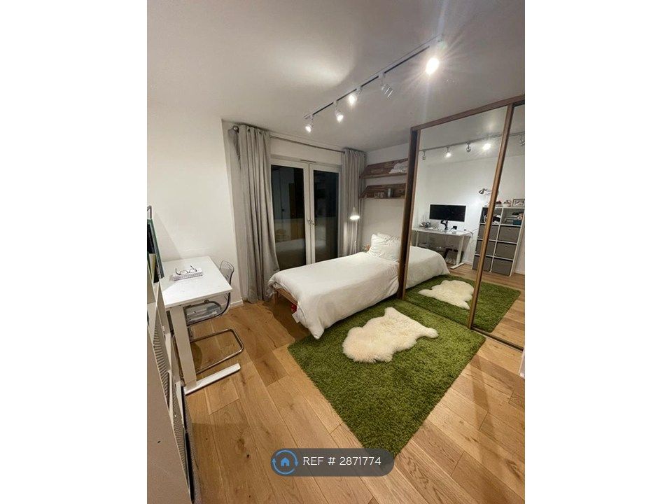 Property photo 2 of 6 Room 1 Ensuite