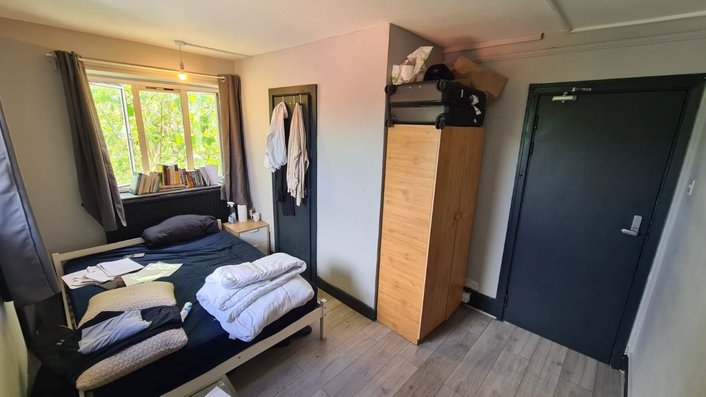 Property photo 2 of 13 Room 4- £1050 Available From 01/09/2026