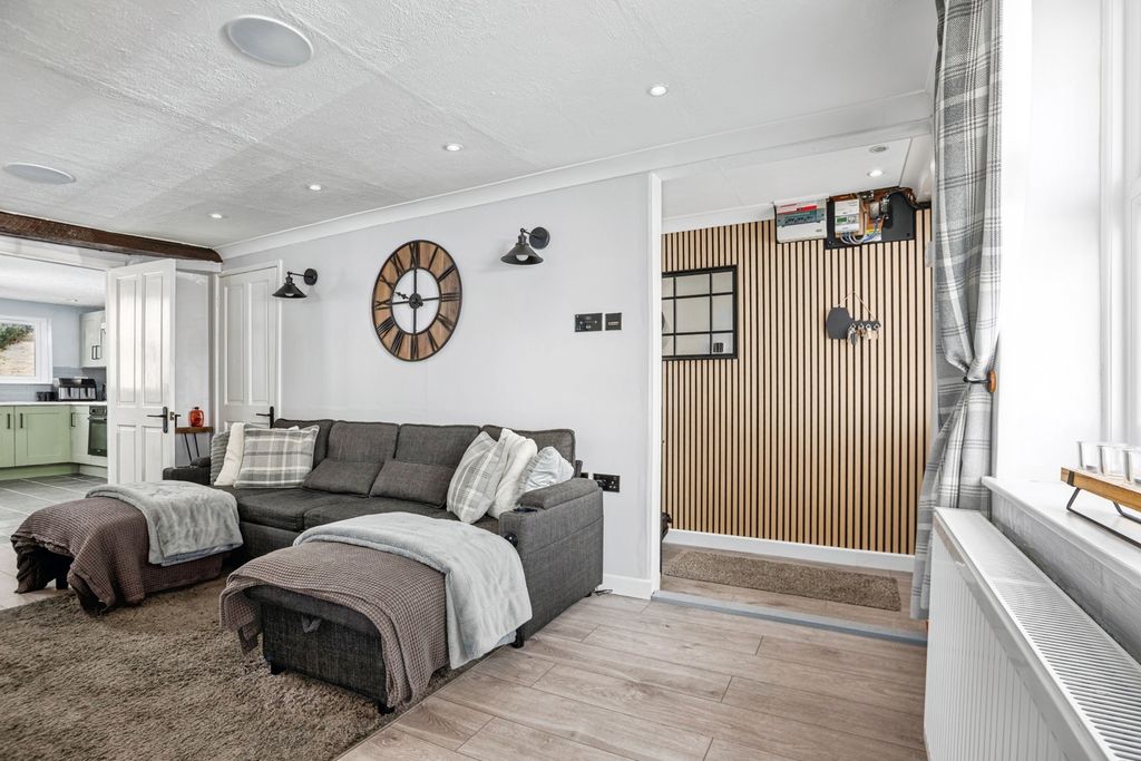 Property photo 3 of 17 Pbox-Img.Jpg