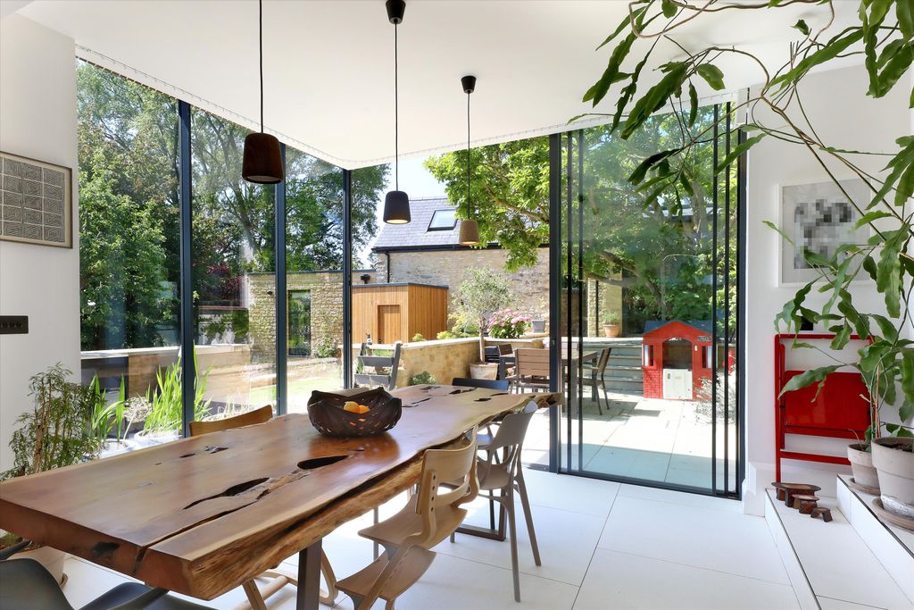 Property photo 3 of 30 Image