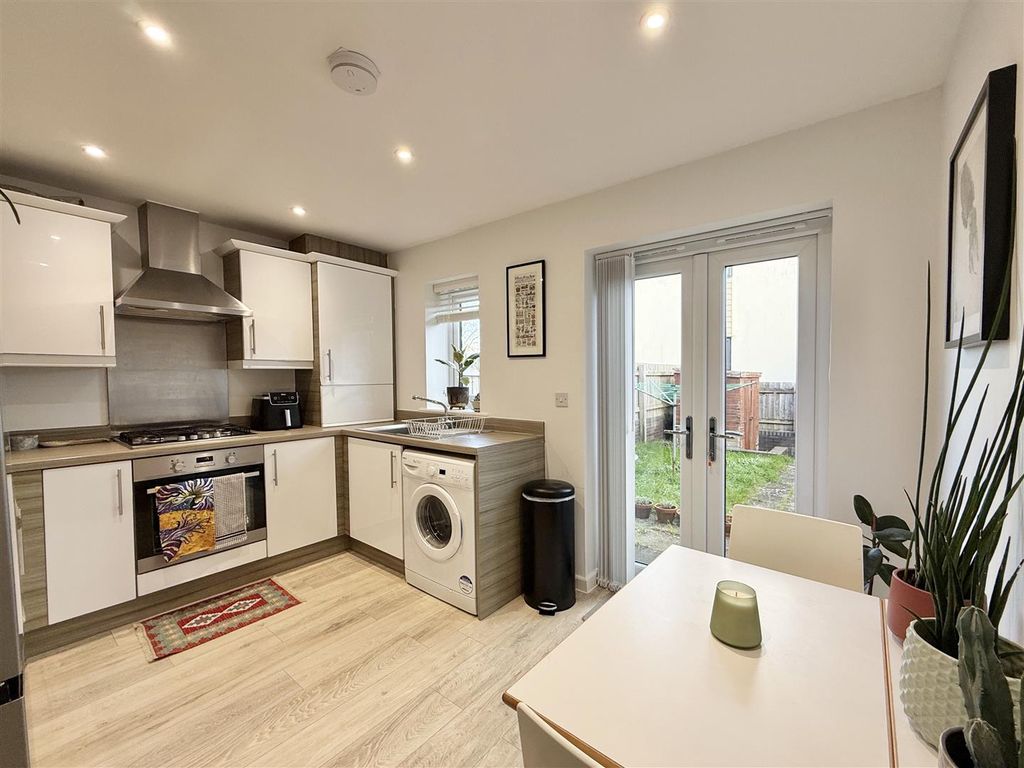 Property photo 3 of 15 Kitchen_.Jpg