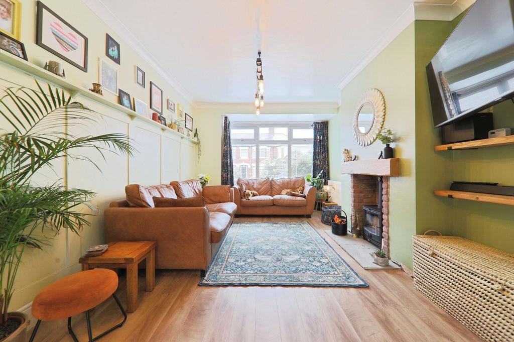 Property photo 3 of 16 4243678