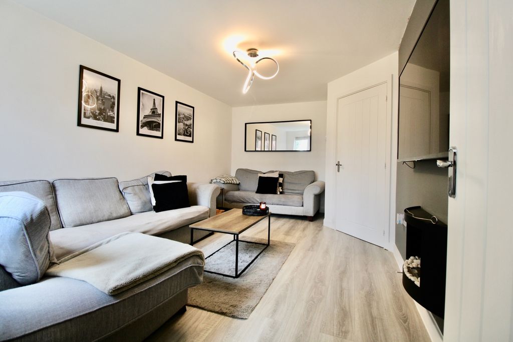 Property photo 2 of 14 Lounge Angle 1