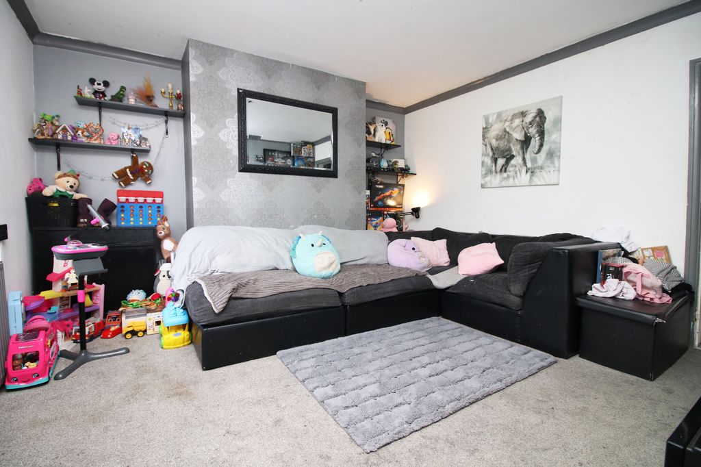 Property photo 2 of 16