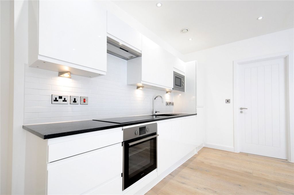 Property photo 2 of 9 Kitchen