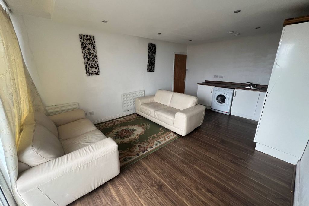 Property photo 3 of 8