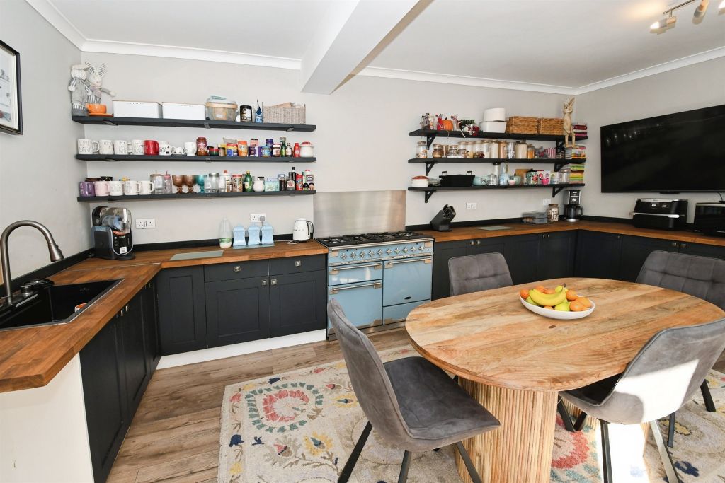 Property photo 3 of 24