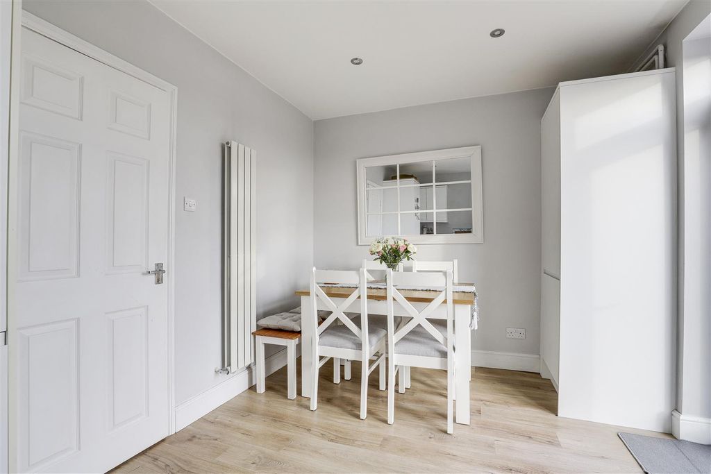 Property photo 3 of 15 12761.Jpg