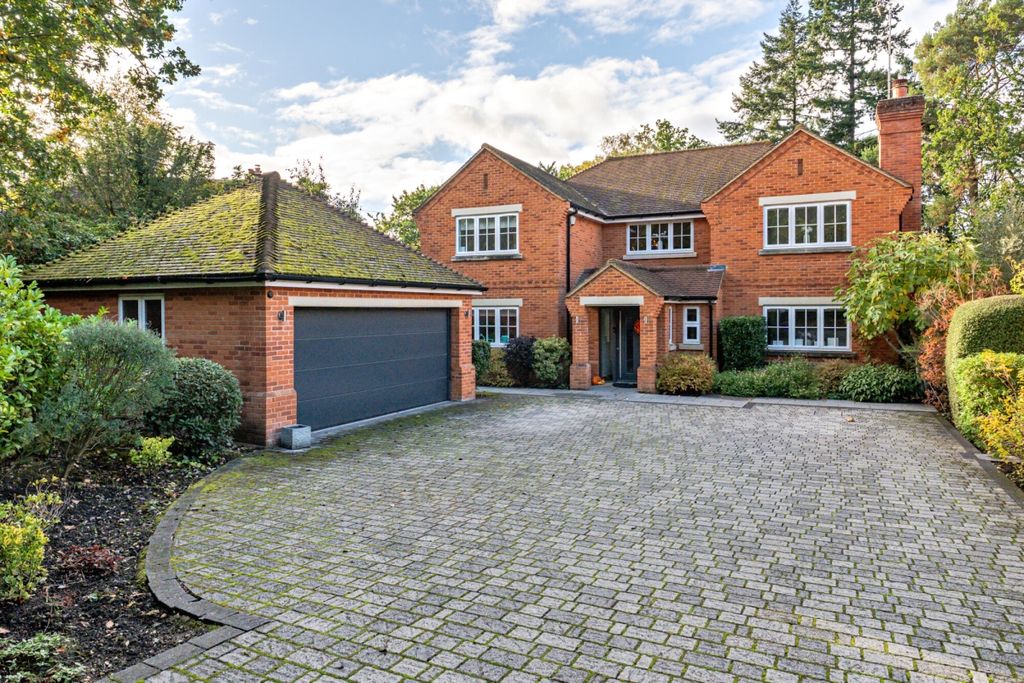 Property photo 1 of 1 Upper Chobham Road