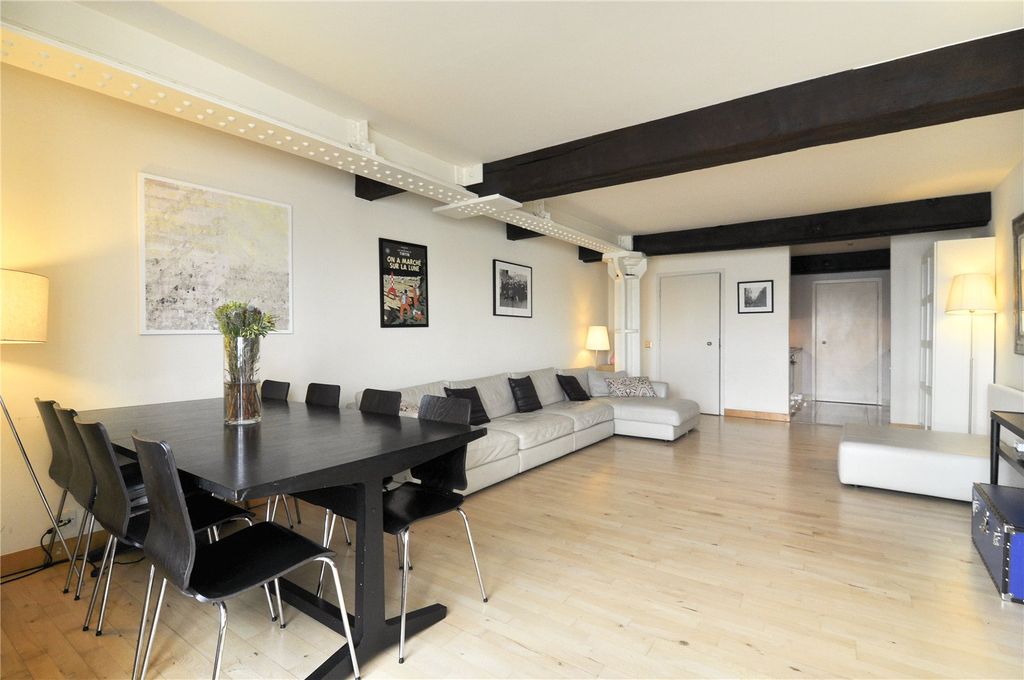 Property photo 3 of 13 Reception