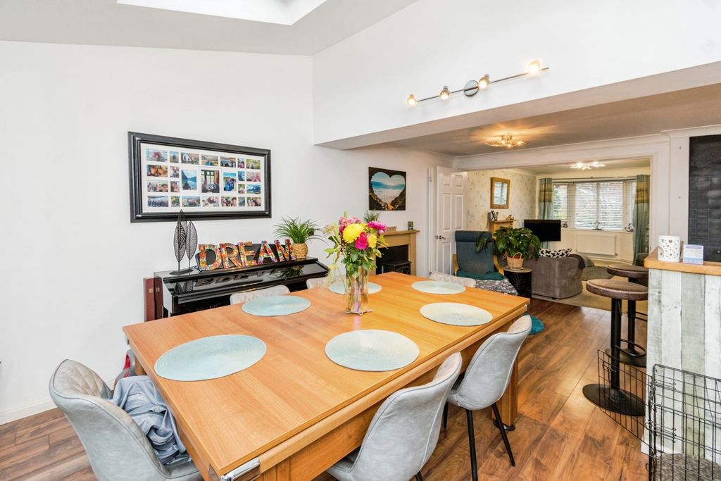 Property photo 3 of 18 Pbox-Img.Jpg