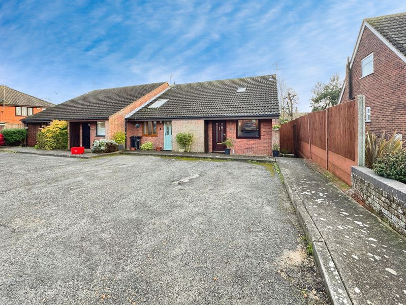 Property photo 1 of 13 Anne Close