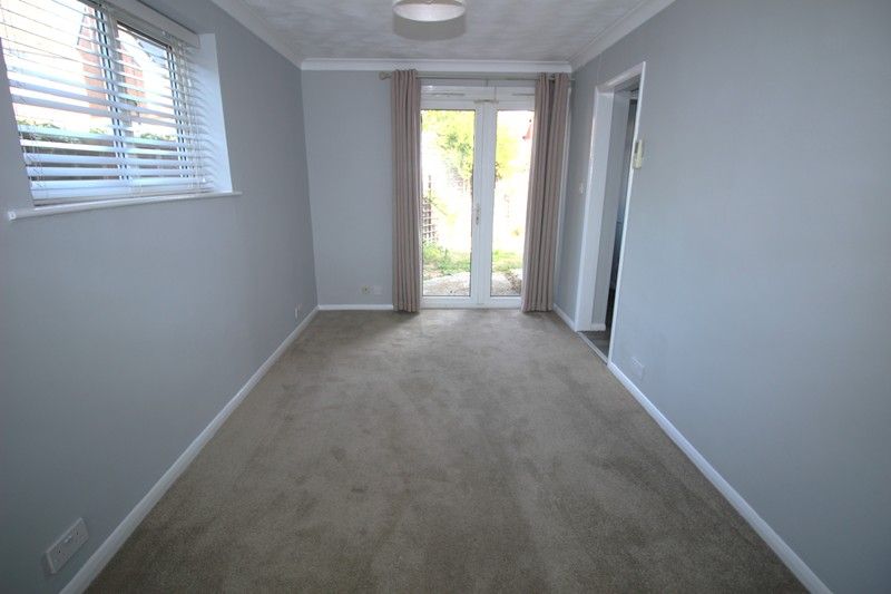 Property photo 2 of 10 Lounge