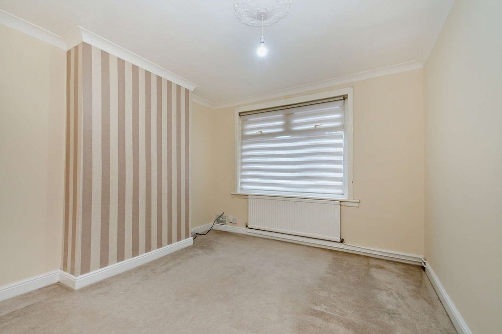 Property photo 3 of 27