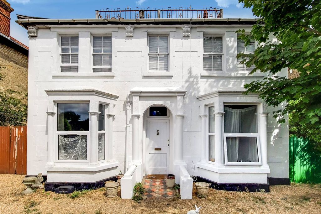 Property photo 1 of 6