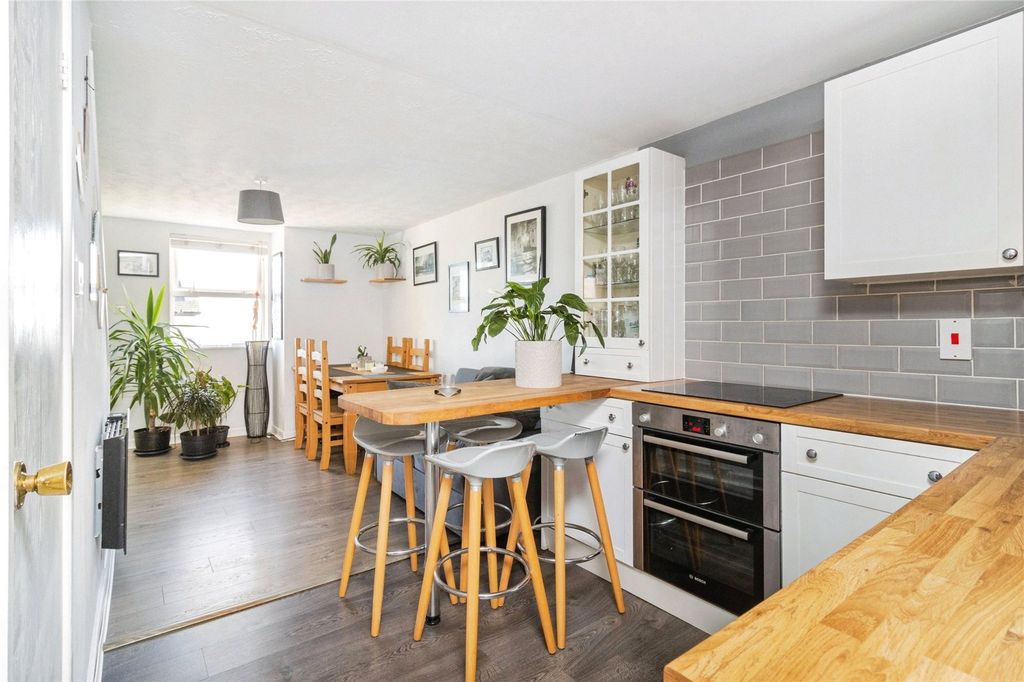 Property photo 2 of 24 Picture No. 18