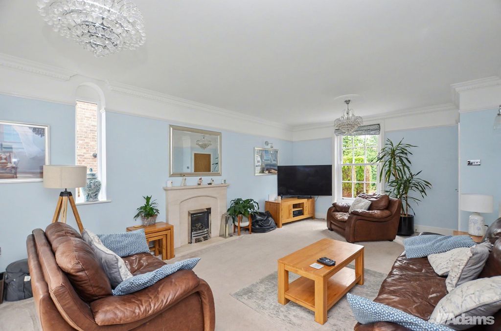 Property photo 3 of 49