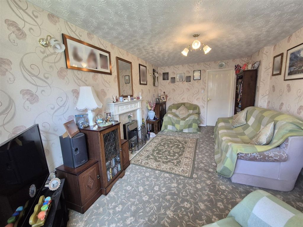 Property photo 3 of 22 Lounge