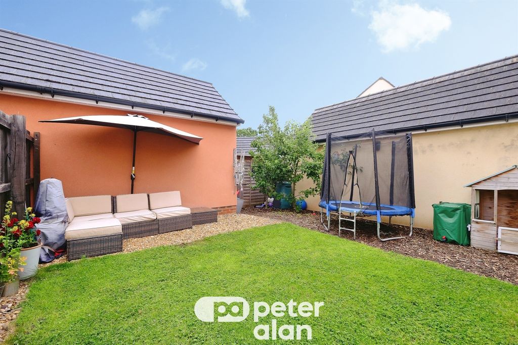 Property photo 2 of 27