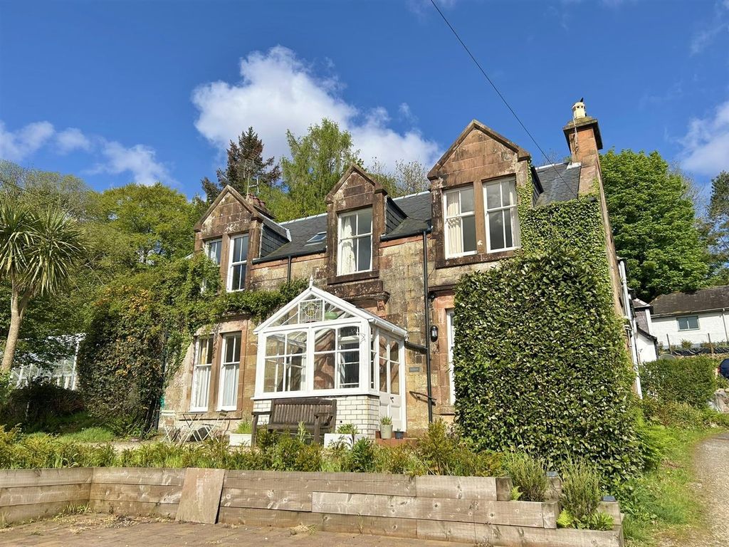 Property photo 1 of 44 Claveron Including The Garden Flat