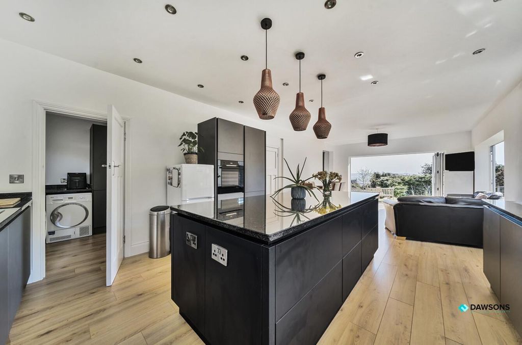 Property photo 1 of 32 Bfa0357c-98d1-45d4-A250-37d3E8c4d5Fe.Jpg