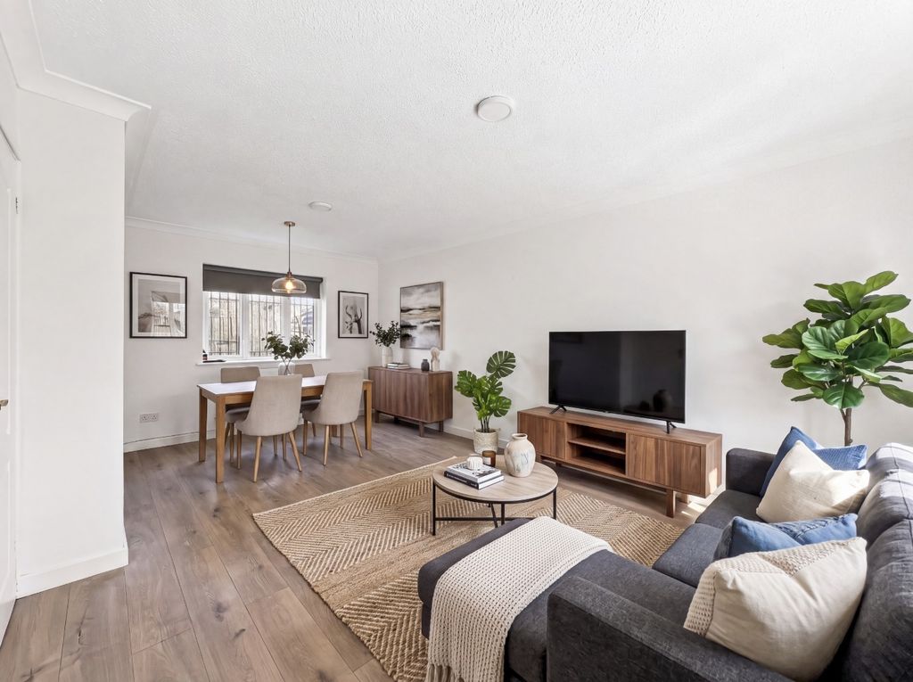 Property photo 2 of 19 4884173